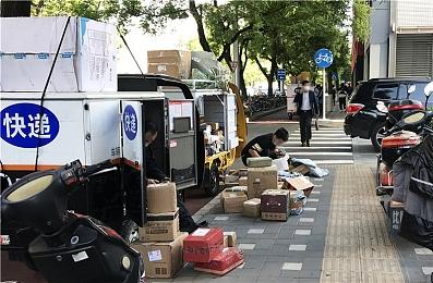 《极限竞速：地平线5》×芭比惊喜联动，梦幻粉车登录即领！